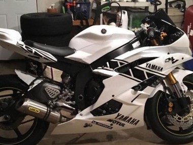2006-2007 Yamaha YZF 600 R6 Motorcycle Fairings - White Glossy Black Motul Michelin UK
